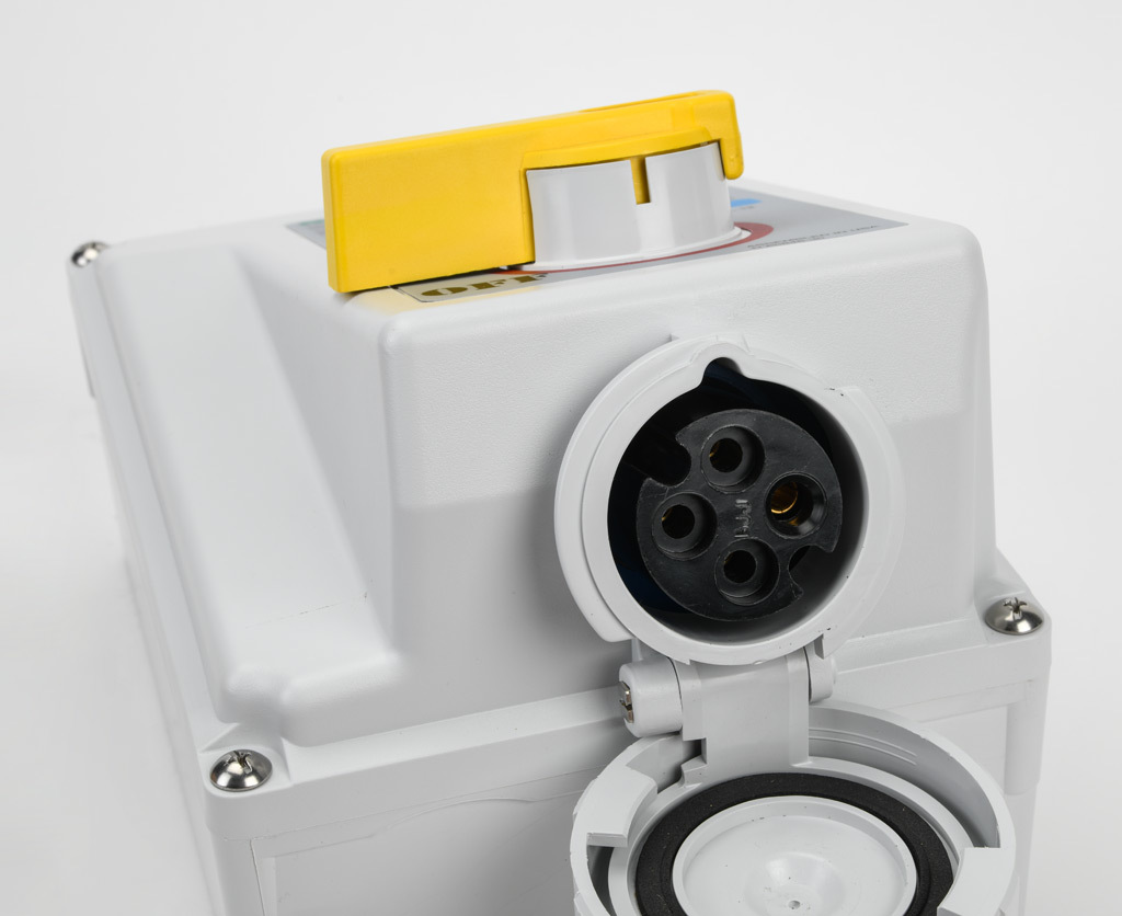 Pin and Sleeve Mechanical Interlock 3pole, UL 508 rated, 20A (PN