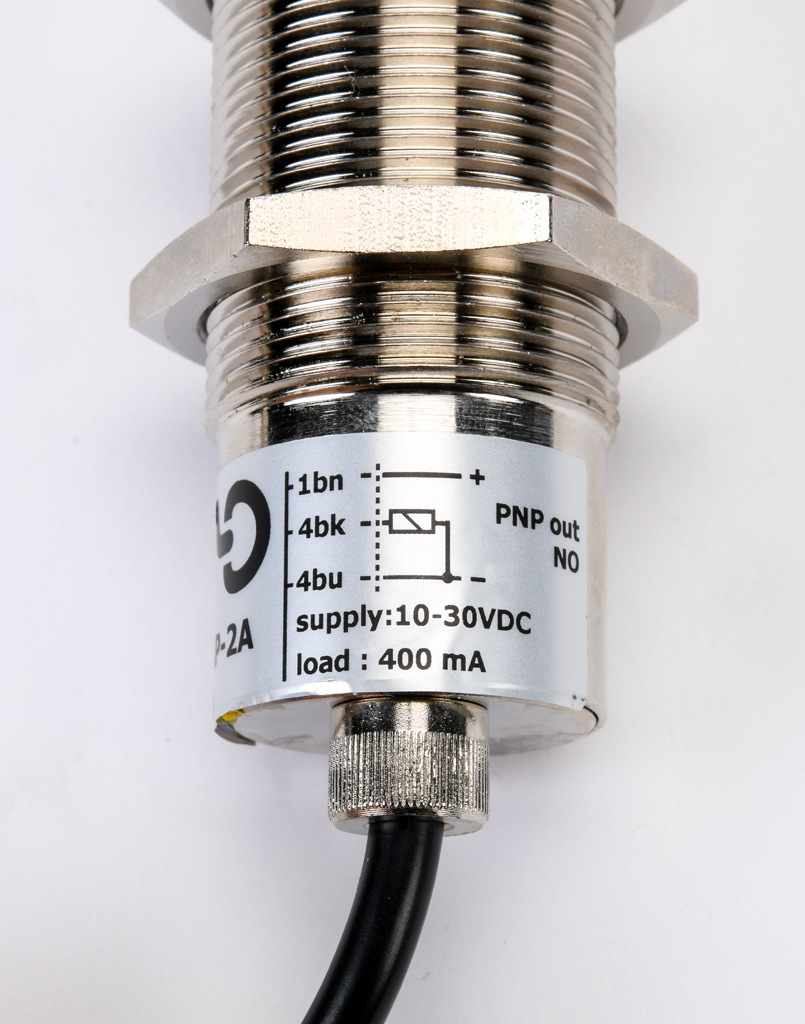 Capacitive Proximity Sensor: 30mm diameter x 71mm body, 20mm range