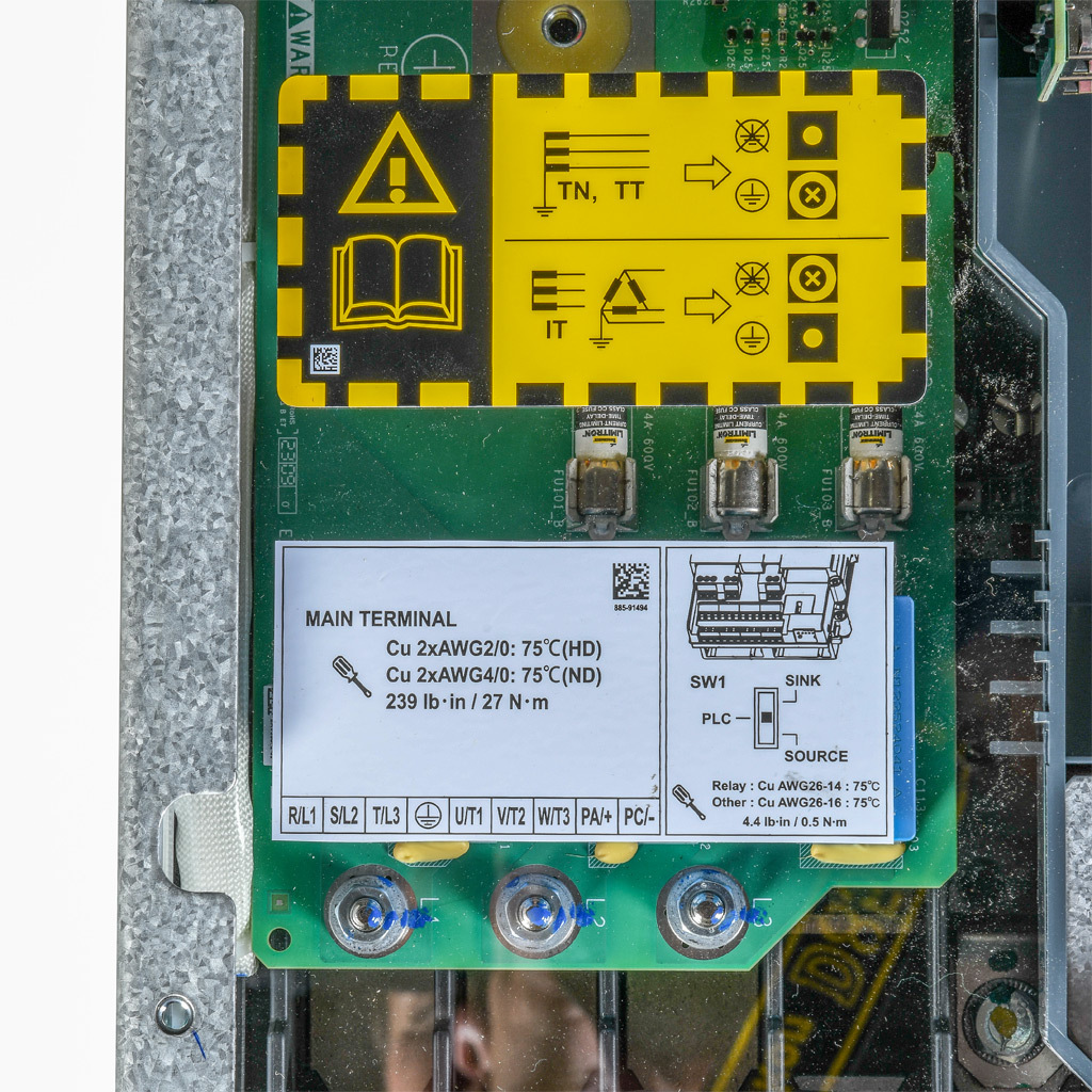 Toshiba AC High-performance Drive: 460 VAC, 200hp with 3-phase