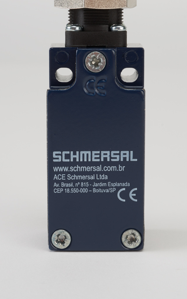 Limit Switch: metal plunger with plastic roller with fixing nuts