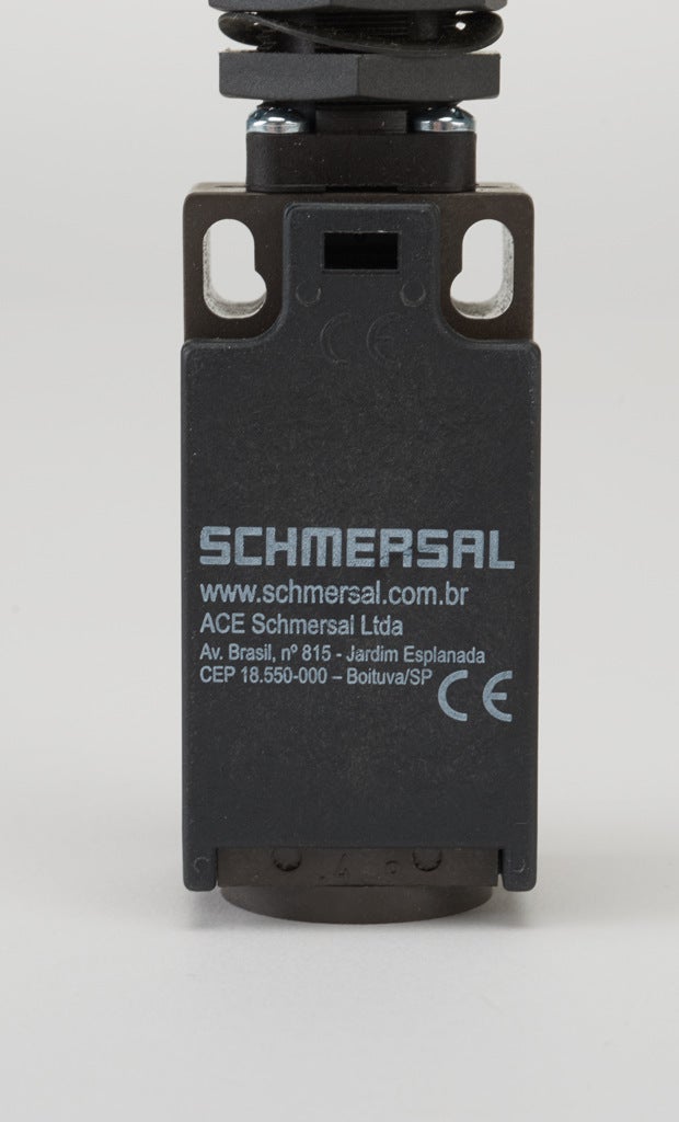 Limit Switch: metal plunger with plastic roller with fixing nuts