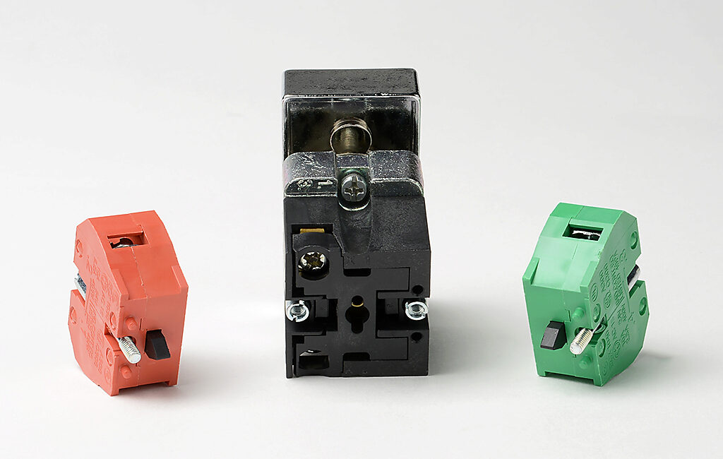 22mm Pushbutton: momentary, red/green, IP65 (PN# GCX1153-120