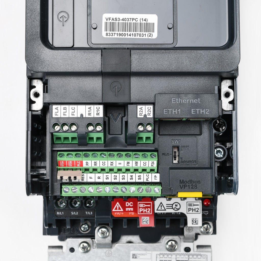 Toshiba AC High-performance Drive: 460 VAC, 5hp with 3-phase input