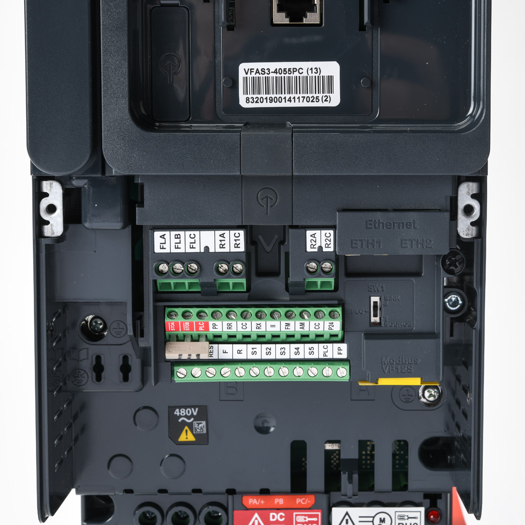 Toshiba AC High-performance Drive: 460 VAC, 7-1/2hp with 3-phase