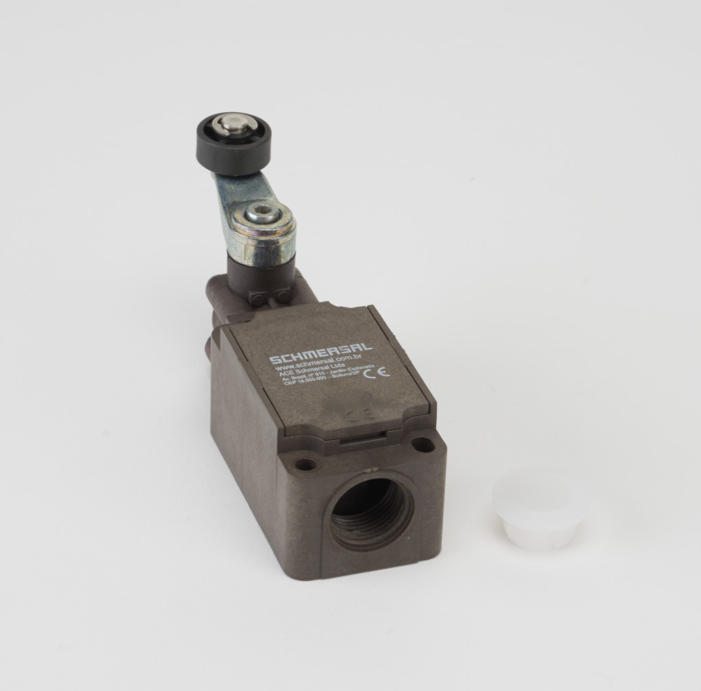 Limit Switch: side rotary lever with plastic roller (PN# Z4VH-336
