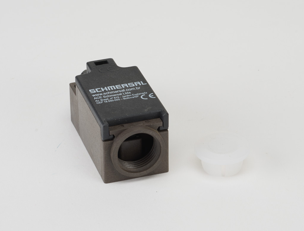 Limit Switch: metal plunger with plastic roller (PN# ZR-236-02Z
