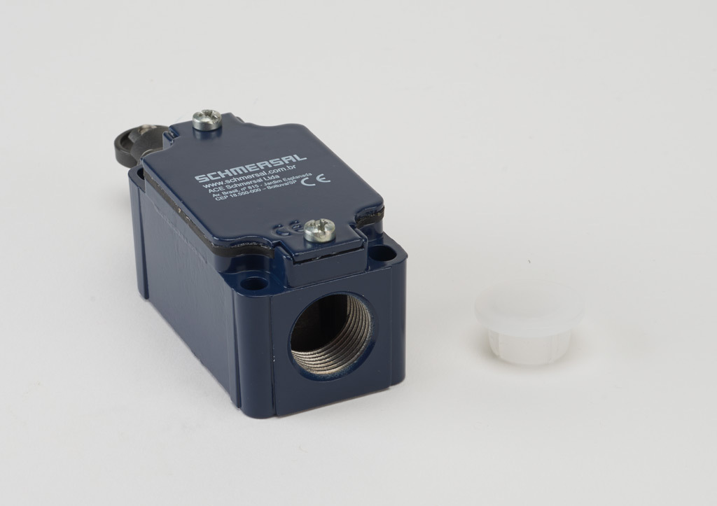 Limit Switch: metal plunger with plastic roller (PN# ZR-335-11Z
