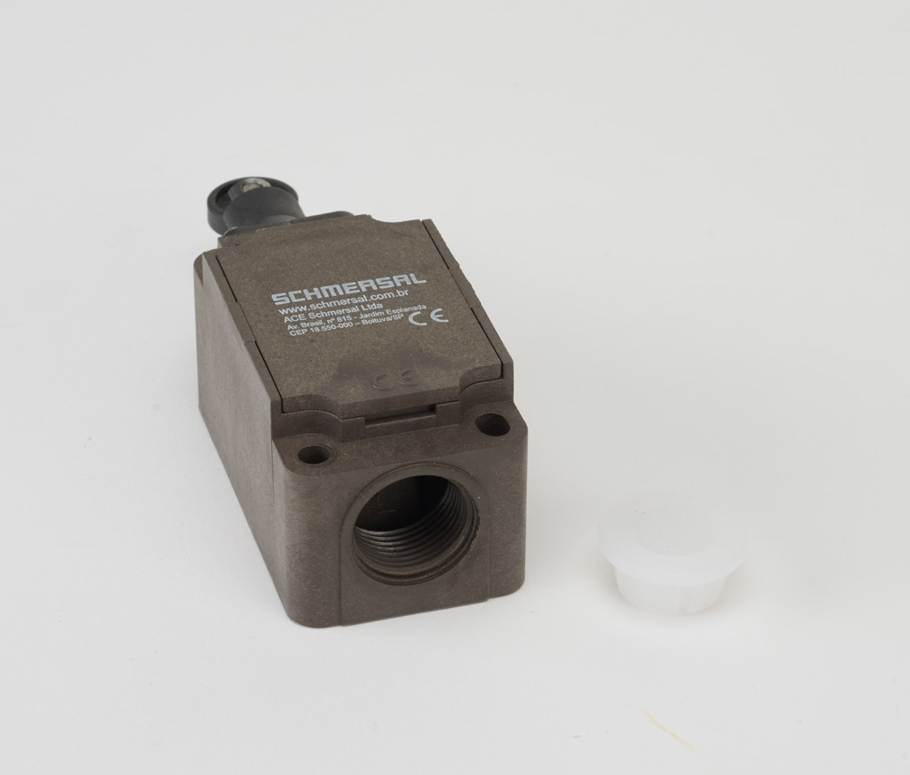 Limit Switch: metal plunger with plastic roller (PN# ZR-336-11Z